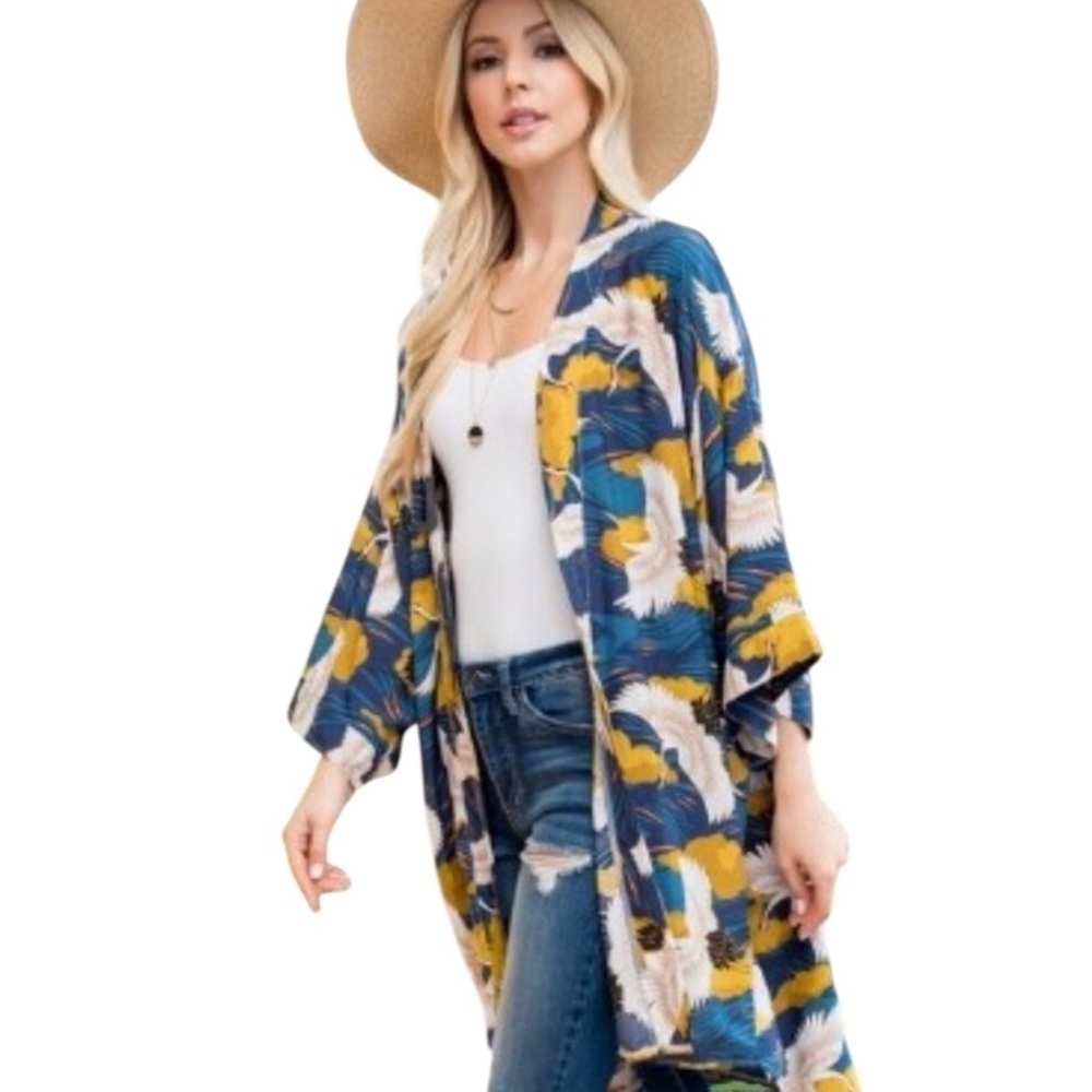 Kimono - Women's Flying Crane Print. One Size. Short Sleeve. - Picture 2 of 11